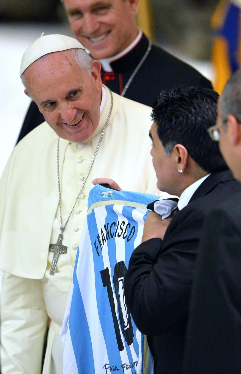 Maradona se reunió con el papa Francisco en El Vaticano