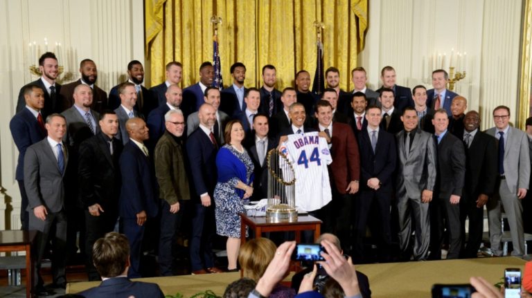 Obama rinde homenaje a Cachorros de Chicago