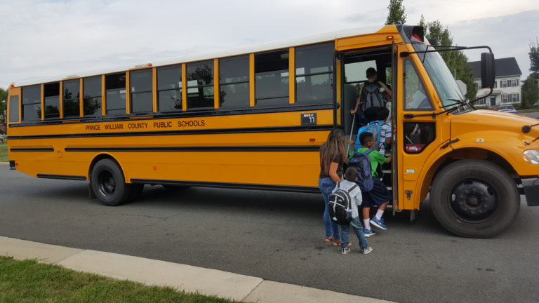 Escuelas de Prince William se expresan en política migratoria