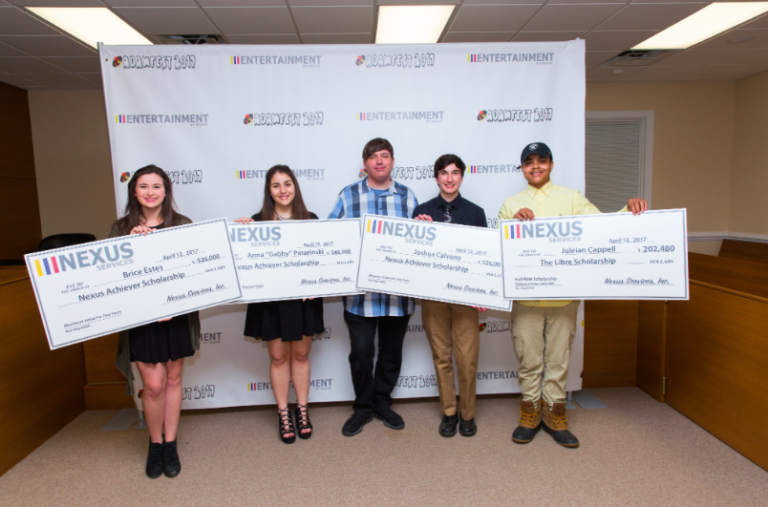 Organización otorga casa a familia en Virginia