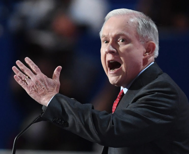 Trump promete frenar a pandilleros