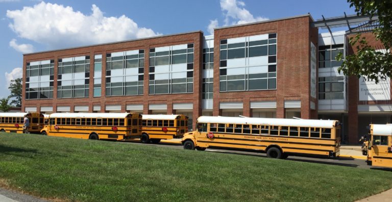 Las escuelas de Manassas Park instalan cámaras en buses