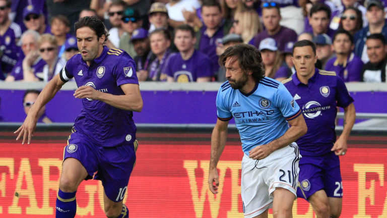 Andrea Pirlo y Kaká lideran a un grupo de estrellas