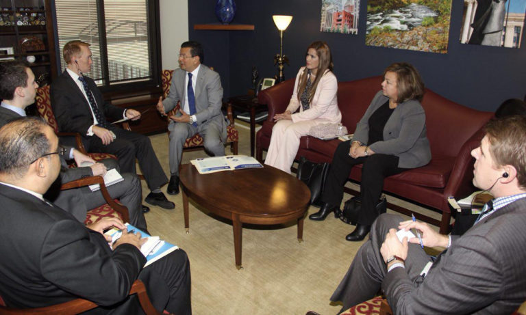 Gobierno salvadoreño lucha por TPS de sus compatriotas