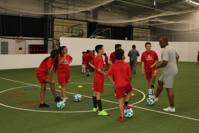 Fútbol en Academia HL92 de Manassas