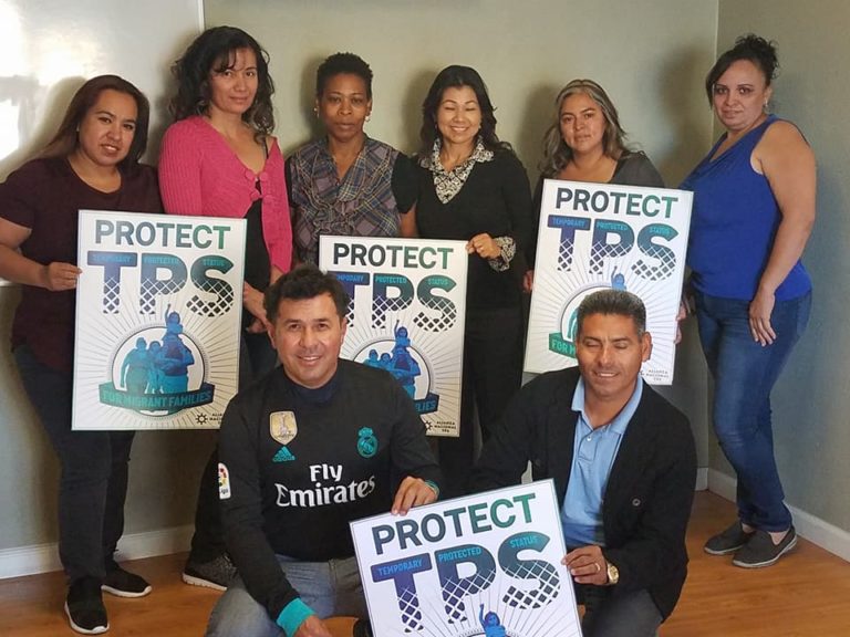 Salvadoreños con TPS agilizan renovación