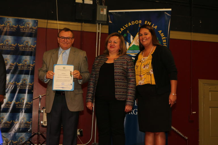 Consulado de Woodbridge reconoce liderazgo de salvadoreños