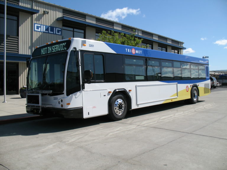 Gobernador Northam anuncia inversión en buses eléctricos