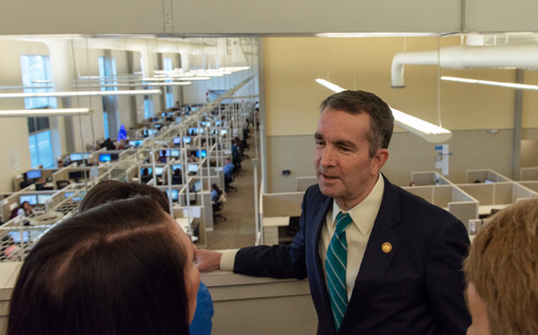 Casi 200,000 residentes de Virginia sin seguro médico se han inscrito en Medicaid