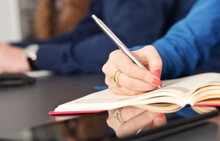 “¡Cuánto pan amargo se nos sirve a diario!”.