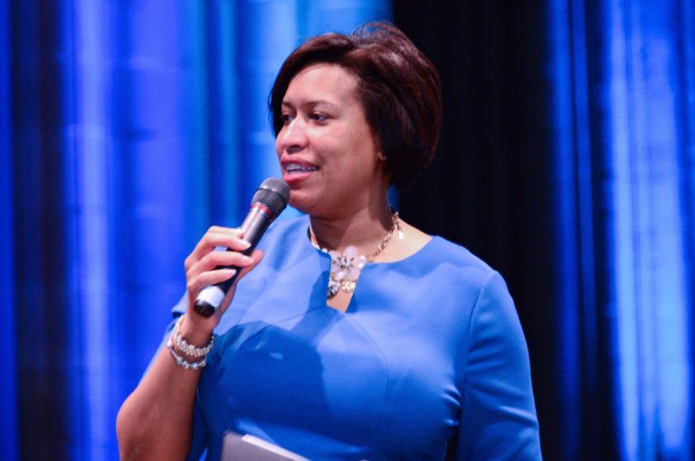 Alcaldesa de Washington da a conocer logros y  proyecciones