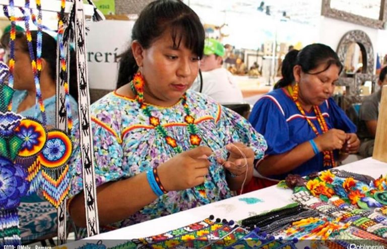 Primera exposición de Artesanos latinos en Manassas