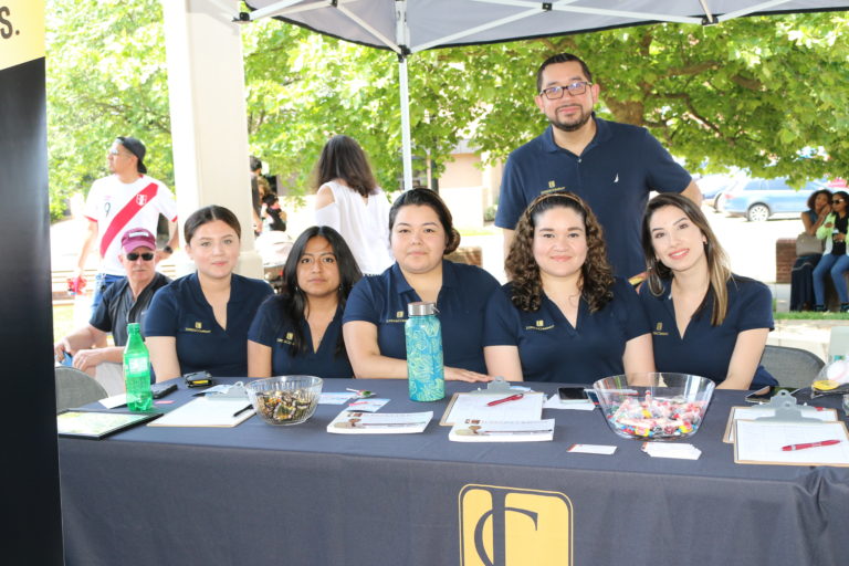 Expo de artesanos latinos en Manassas fue un éxito