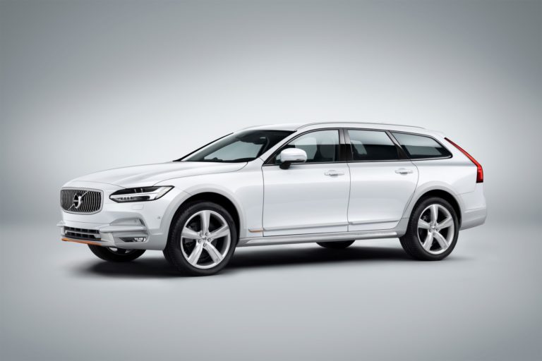2021 Volvo V90 T6. Irresistible sensualidad escandinava