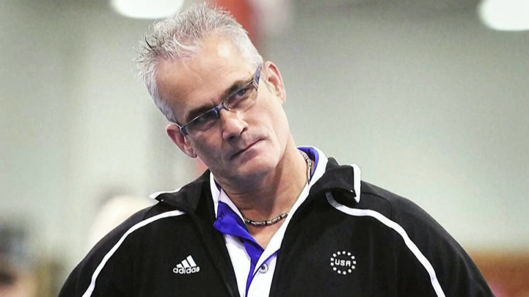 Muere por suicidio un exentrenador estadounidense de gimnasia olímpica tras ser acusado de agresión sexual y trata de personas