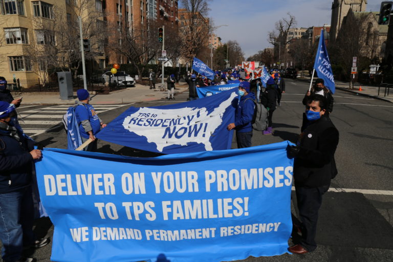 La Cámara aprueba un proyecto de ley que proporciona un camino hacia la ciudadanía para dreamers y TPS