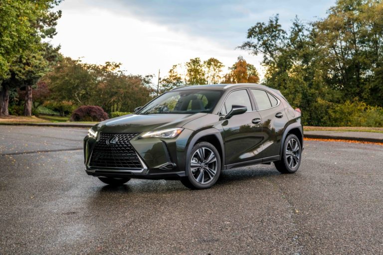 Lexus UX 200 F Sport. Si estuviera jugando al dominó…paso