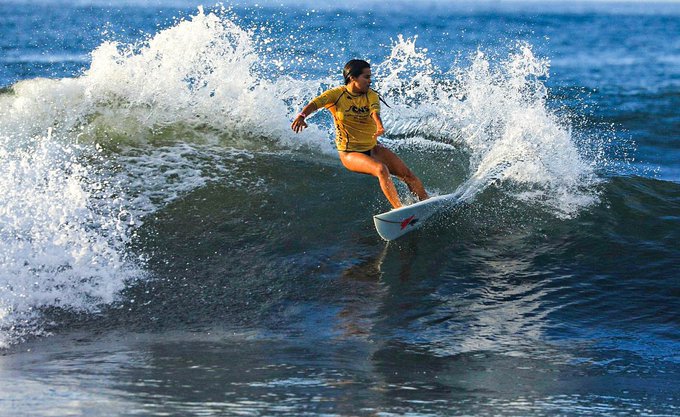 Fallece surfista Katherine Díaz tras ser impactada por un rayo en la playa El Tunco, La Libertad