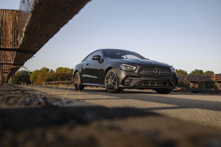 2021 Mercedes-Benz E-Class cupé. Romanticismo singular y tala quijotesca