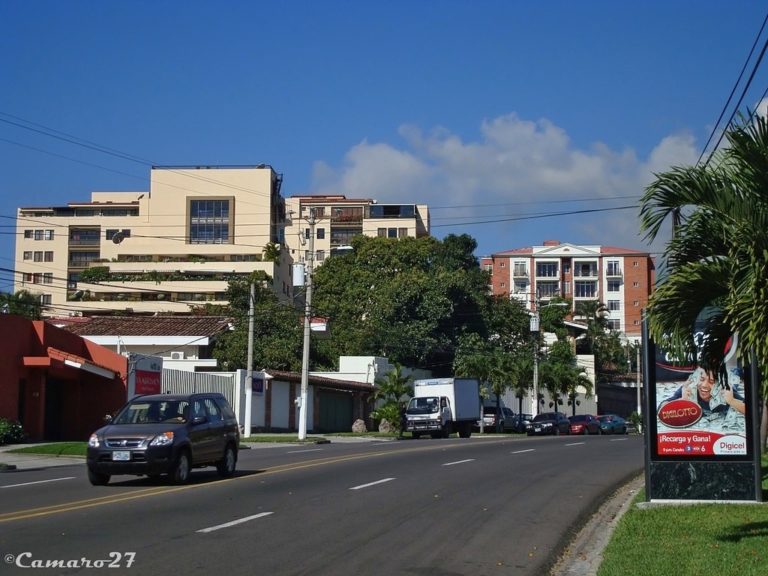 Residentes de San Benito exigen a Ernesto Muyshondt rinda cuentas sobre el manejo de $2 millones