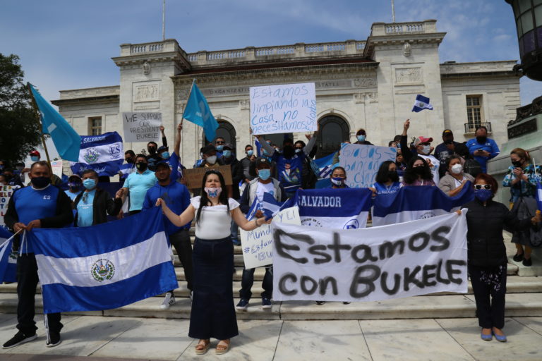 Salvadoreños en EE.UU. respaldan acciones de Bukele
