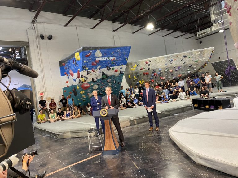 Virginia pone fin a todas las restricciones de COVID-19