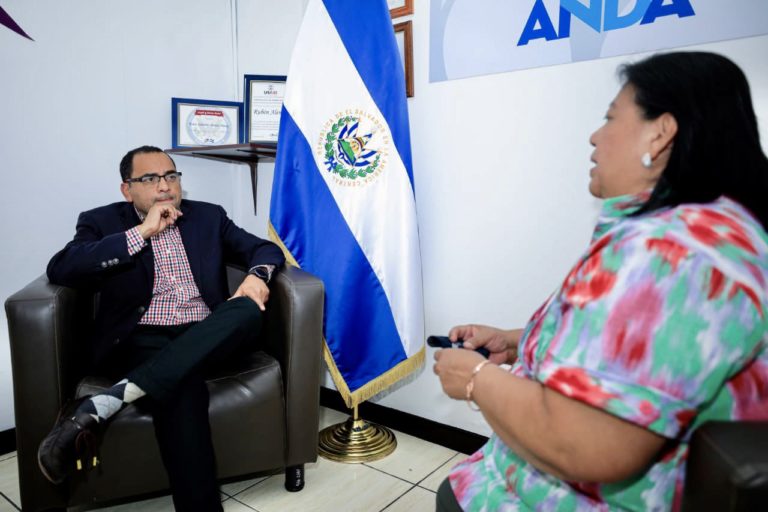 Rubén Alemán y diputada Sandra Martínez, conversan sobre proyecto de Ley de Agua