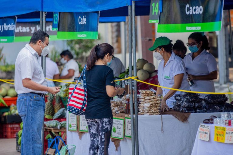 Agromercado del MAG brinda oportunidades de desarrollo económico a mujeres salvadoreñas