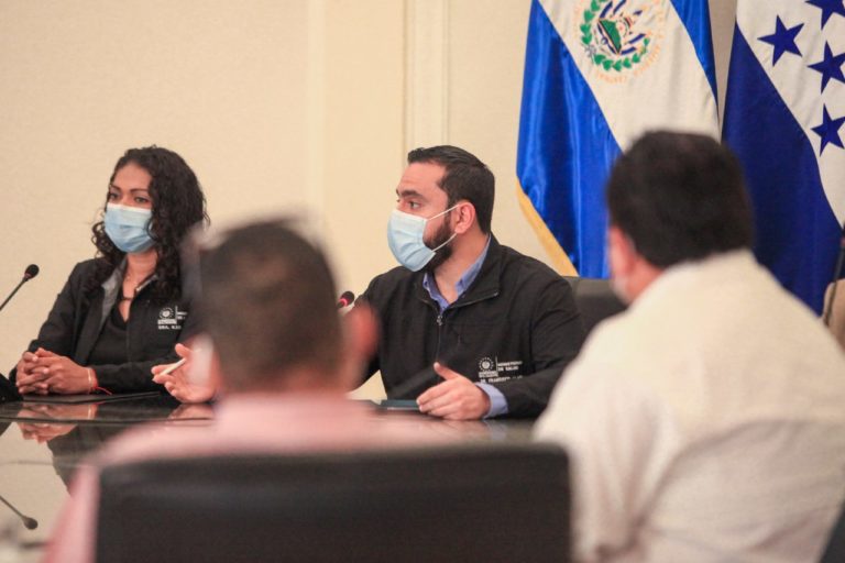 Nayib Bukele dona 34 mil vacunas contra el covid-19 a población vulnerable de 7 municipios de Honduras