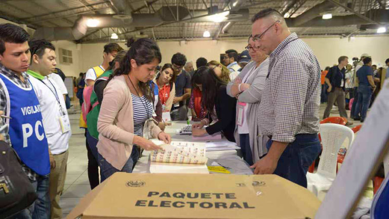 Sala de lo Constitucional avala reelección presidencial en El Salvador