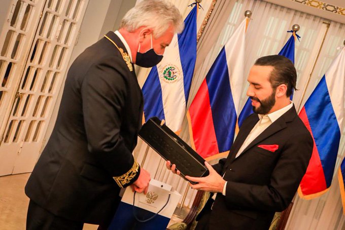 Embajador de Rusia coincide con Nayib Bukele: “Cada uno de los países debe resolver sus problemas internos”