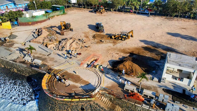 Manos salvadoreñas construyen proyecto Surf City de La Libertad