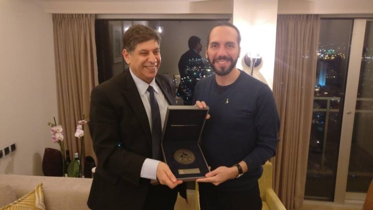 Presidente Bukele es felicitado por el exdirector de Cámara de Comercio de Israel por adoptar el bitcoin como moneda legal