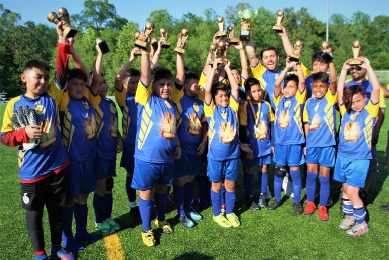 Academia HL92 gana dos trofeos de campeones