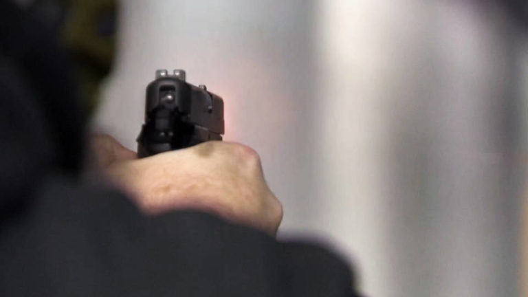 Texas promulga ley para permitir portar armas sin tener un permiso; en California, la ciudad de San José endurece las normas sobre la tenencia de armas tras tiroteo masivo