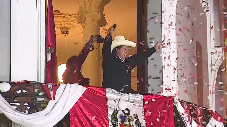 Pedro Castillo, se declara vencedor en Perú