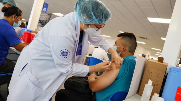 Autoridades de Salud de El Salvador confirma que 2,147,224 salvadoreños se han vacunado contra el Covid-19