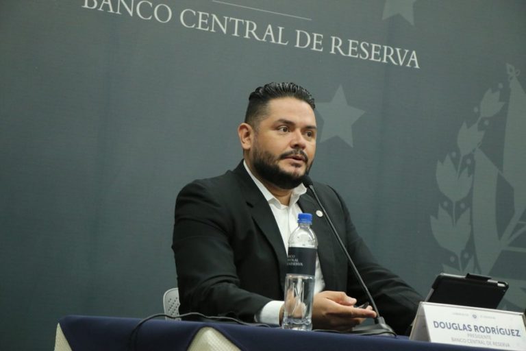 El Salvador registra crecimiento en exportaciones de un 48% en junio y remesas familiares 45%