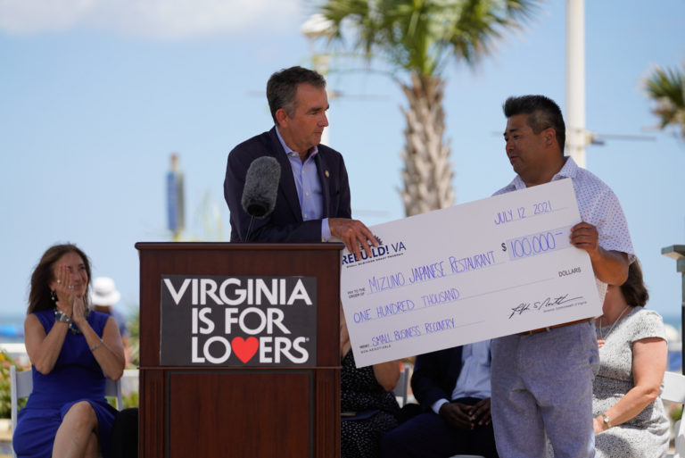 Gobernador de Virginia propone $ 353 millones en fondos del plan de rescate estadounidense para acelerar la recuperación de pequeñas empresas