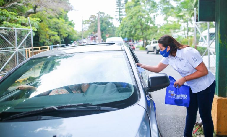 Instituciones del gobierno salvadoreño entregaron mascarillas en Parque Natural Balboa