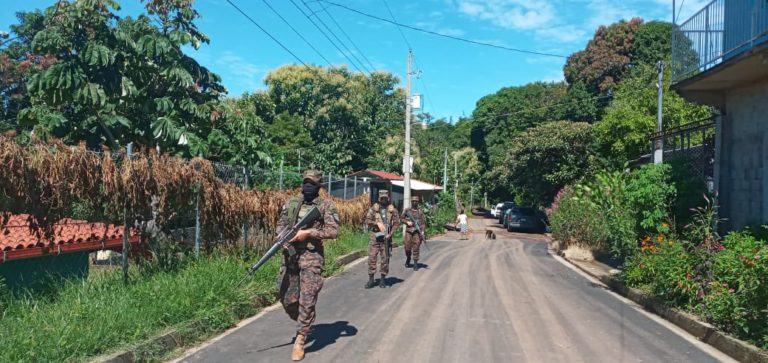 Oficiales de alto rango de la Fuerza Armada de El Salvador desmienten publicación de La Prensa Gráfica