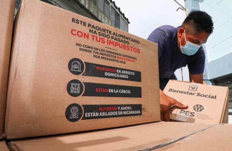 Personal sanitario de 4 hospitales recibe paquetes alimentarios por enfrentar el Covid-19