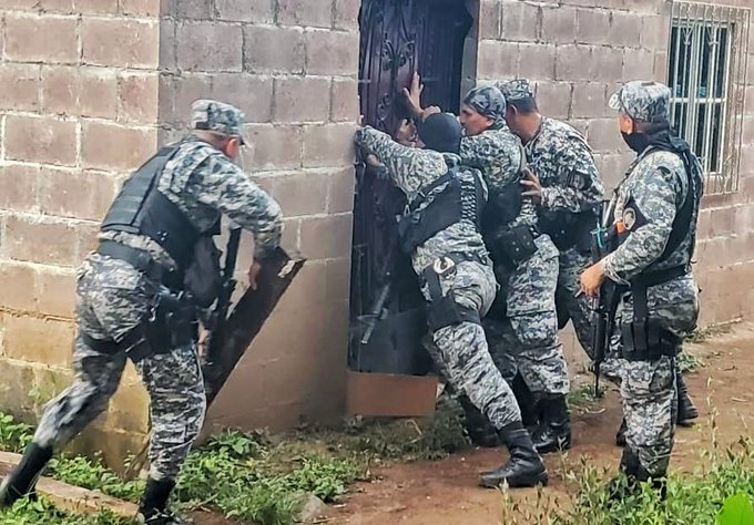 Pastores evangélicos privan de libertad a 27 personas en Chalatenango para que cumplan ayuno de 72 horas