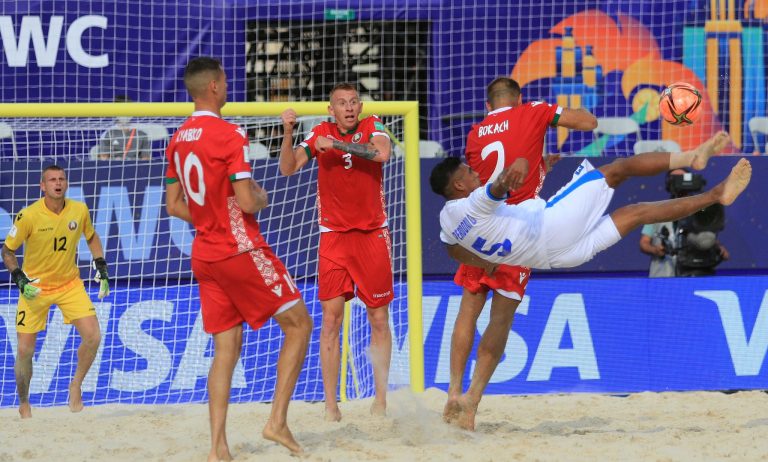 Selecta de playa cae 5-4 en tanda de penales contra Bielorrusia