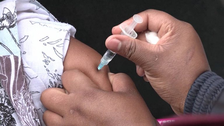 La OMS pide que las dosis de refuerzo contra la COVID-19 se posterguen dos meses ante la gran inequidad en la distribución mundial de las vacunas