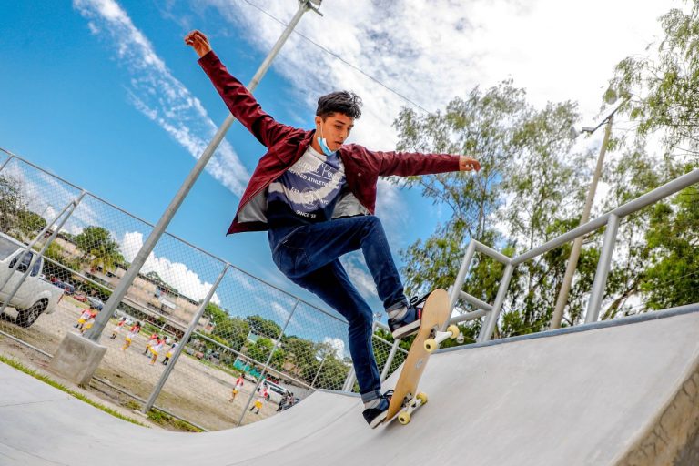 Carlos Marroquín y Luis Rodríguez visitaron CUBO y skatepark Zacamil para verificar últimos detalles de inauguración