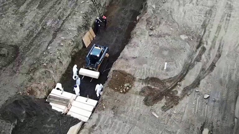 Las muertes por COVID-19 superan el número total de víctimas de la pandemia de la gripe de 1918 en EE.UU.