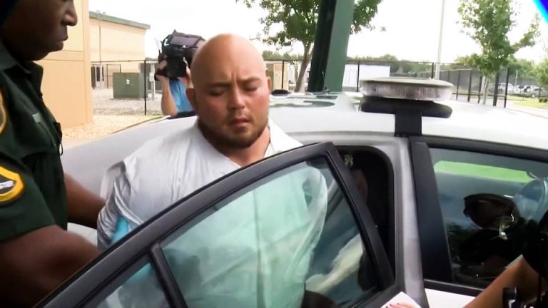 Exfrancotirador de la Marina de EE.UU. que luchó en Irak y Afganistán mata a cuatro personas en una casa en Florida