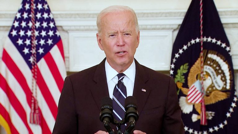 Biden ordena la vacunación obligatoria de los trabajadores federales de EE.UU. y de los empleados de grandes empresas