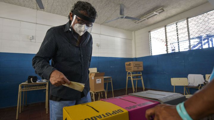 Salvadoreños en el exterior podrán votar con DUI, partida de nacimiento y pasaporte